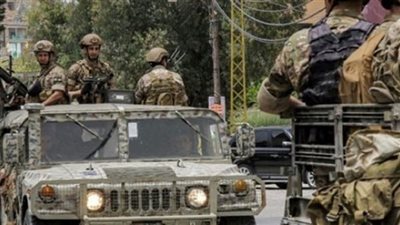مخابرات الجيش توقف شخصين أطلقا النار وضُبط بحوزتهما سلاح حربي