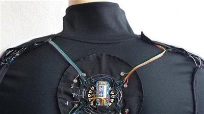 ملابس تراقب صحتك... ألياف كمبيوتر مرنة داخل الأقمشة لجمع وتحليل البيانات