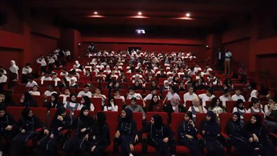  أبيدجان : عُرض الفيلم الوثائقي La Bataille du Cèdre على طلاب المدارس اللبنانية في صالة سينما سنتر بريما سنتر