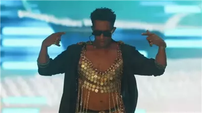 محمد رمضان يثير الجدل بلباس 