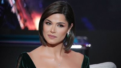 أصبحت في مراحل الحمل الأخيرة.. الإعلامية نبيلة عواد بلقطة رومانسية برفقة زوجها (صورة)