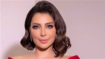 أصالة نصري تُشعل مواقع التواصل.. شاهدوا ماذا فعلت مع معجب على المسرح (فيديو)