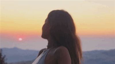 والدتها لبنانية.. فنانة عربية شهيرة تعتزل الفن وترتدي الحجاب وتستقر في كندا (صور)