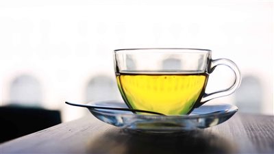 الشاي الأخضر.. احذري تفاعلاته مع هذه المكملات والأدوية