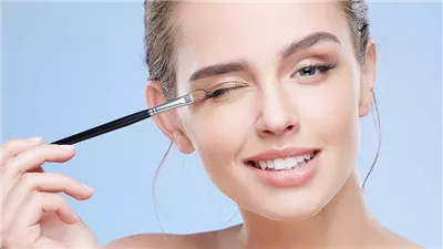 5 أخطأء في المكياج قد تصيب النساء بالعمى