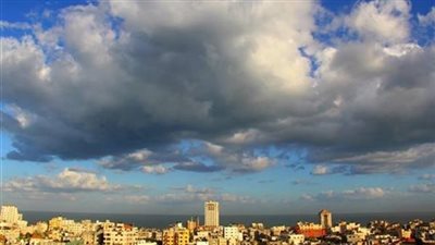 الطقس المتقلّب يسيطر: هطول أمطار وانخفاض بالحرارة!