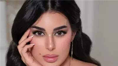 بفستان أسود.. ياسمين صبري تتألق في عرض للنجمات في باريس