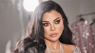 تمايلت بدلع.. رقص هيفا وهبي في سهرة خاصة في بيروت حديث الجمهور (فيديو)