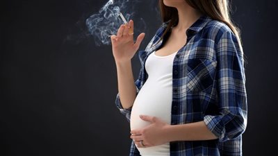 التدخين أثناء الحمل.. تهديد مزدوج لصحة الأم والجنين