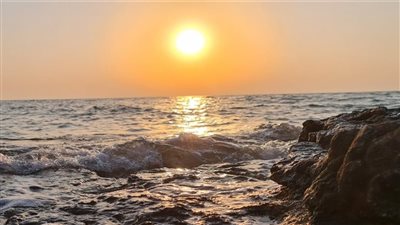الطقس غدا قليل الغيوم والحرارة تتخطى معدلاتها