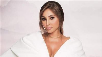 إليسا تُثير مُجددا قلق الجمهور بشأن صحتها.. تخفي تورما في يدها!؟ (فيديو)