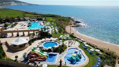 منتجع بلاجيو - Palagio resort: مسبح للكبار والصغار مع ألعاب مائية، شاليهات مع مطعم مميّز!