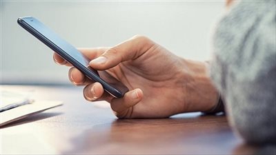 إدمان رقمي.. كم مرة يتحقق الشباب من هواتفهم في اليوم؟