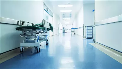 فنان عربيّ معروف خضع لجراحة دقيقة في الرأس... ماذا كُشِفَ عن وضعه الصحيّ؟
