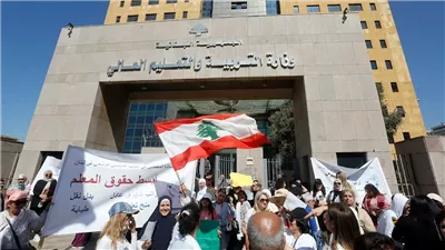 الأساتذة يطالبون بمضاعفة الرواتب 65 مرّة