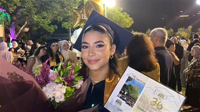 طالبة ثانوية رفيق الحريري نغم مصطفى نجم تتوّج مسيرة تفوقها بإحراز المرتبة الأولى على صعيد لبنان