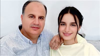 بعد انقطاع طويل دام 35 عامًا عن مقاعد الدراسة… الزميل 