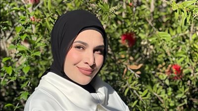 تهنئة للطالبة آية حسين العبدالله لنيلها الإجازة الفنية والمرتبة الرابعة على لبنان في إختصاص الفنون الزخرفية - الهندسة الداخلية 