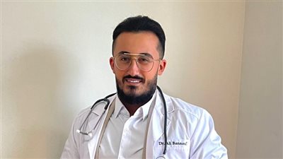 تهنئة لإبن الجنوب الدكتور علي بنوت لنيله المرتبة الأولى في تخصص العلاج الفيزيائي