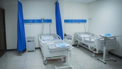 قبل إحياء حفله.. فنان شهير يتعرّض لوعكة صحية مُفاجئة استدعت نقله إلى المستشفى (صورة)