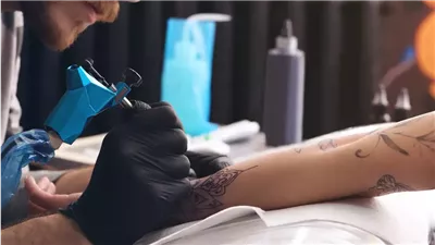 أضرار الوشم على الجسم: مخاطر يجب معرفتها قبل الإقدام عليه