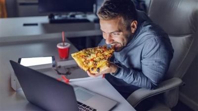 للحفاظ على صحتكم وتحسين جودة النوم... تجنبوا تناول الطعام بعد هذا الوقت!