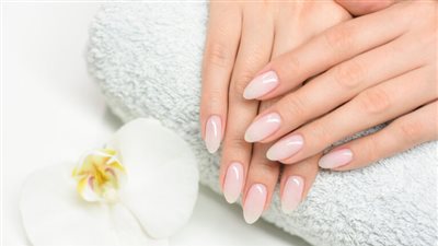 فوائد وأضرار طلاء الأظافر… كل ما تحتاجين معرفته