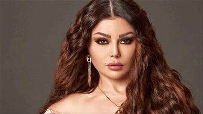 هيفا وهبي خلعت جزءا من فستانها ورمته على الجمهور.. شاهدوا الفيديو