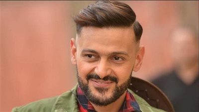 تصرّف غير مقبول وغريب... شاهدوا بالفيديو ما فعله رامز جلال مع إعلامية شهيرة!