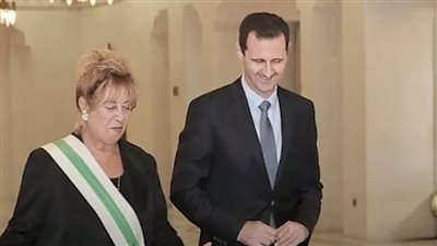 ممثلة سورية قديرة تتحدث عن لقاءاتها مع بشار الأسد... ما كشفته مفاجىء