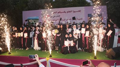 ثانوية الامام الصدر الرسمية للبنات-صور احتفلت بتخريج المتفوقين في الامتحانات الرسمية