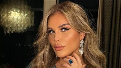 بالصور.. نيكول سابا تُشعل المسرح