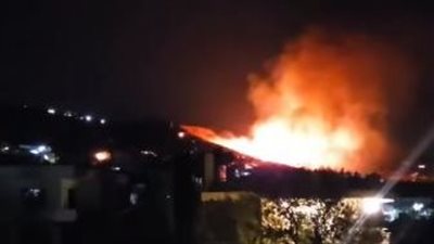 بالفيديو: حريق ضخم في بلدة لبنانية يلتهم مساحات واسعة والدفاع المدني يكافح للسيطرة