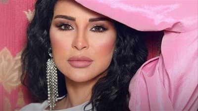 بفستان أنيق.. ماغي بو غصن تُشارك مع زوجها باحتفال السفارة السعودية في بيروت (صور)