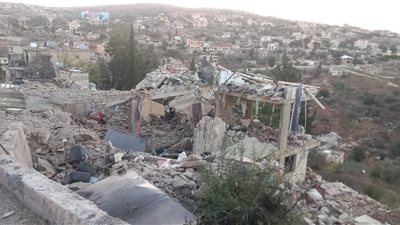 غارة استهدفت مقهى في حولا فجرًا وتدميره بالكامل