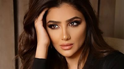 بمناسبة عيدها المخرج الشهير يُفاجئ زوجته الفنانة بسيارة 