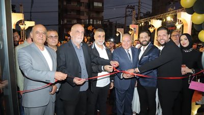 افتتاح حاشد لـ 