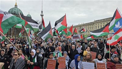 مظاهرة حاشدة في قلب برلين: صوتٌ فلسطينيٌ موحّد يصدح ضد الإبادة في غزة