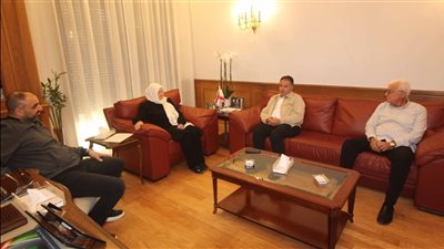 بهية الحريري تبحث شؤونًا إنمائية وتهنئ الكابتن الحلاق بجائزة أفضل لاعب