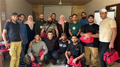 الأمن الوطني الفلسطيني في مخيم عين الحلوة يتلقى دورة في مبادئ الإسعافات الأولية