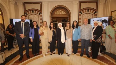 بهية الحريري استقبلت أسرة موظفي مؤسسة الحريري