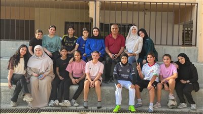 مسؤولة الكرة النسائية تزور فريق فتيات الجليل في مخيم الرشيدية