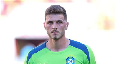 إهتمام إيطالي بحارس النصر.. و القرار في الشتاء