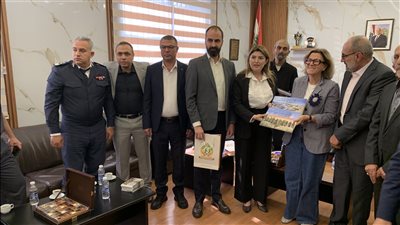 محافظ النبطية تبحث مع وفد أوروبي - دولي دعم إعادة الإعمار وإحتياجات الجنوب