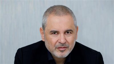 والدته رفضت إرتداء فساتينه... ماذا كشف إيلي صعب عن علاقته بزوجته وحبّه للبنان؟