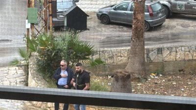 إطلاق نار ومداهمات في إحدى المناطق اللبنانية: مطلوب يتحصّن داخل منزله!