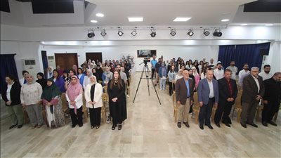 ثانوية السفير تحيي 