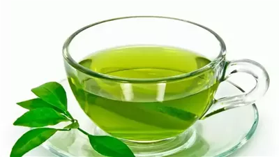 فوائد الشاي الأخضر... متى يصبح توقيت شربه خطوة غير صحيّة؟