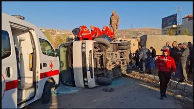سقوط عشرات الطلاب جرحى بحادث مروع اثناء توجههم الى مدرستهم صباح اليوم