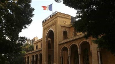 بالفيديو: احتجاجٌ ليليّ أمام السفارة الفرنسيّة: 